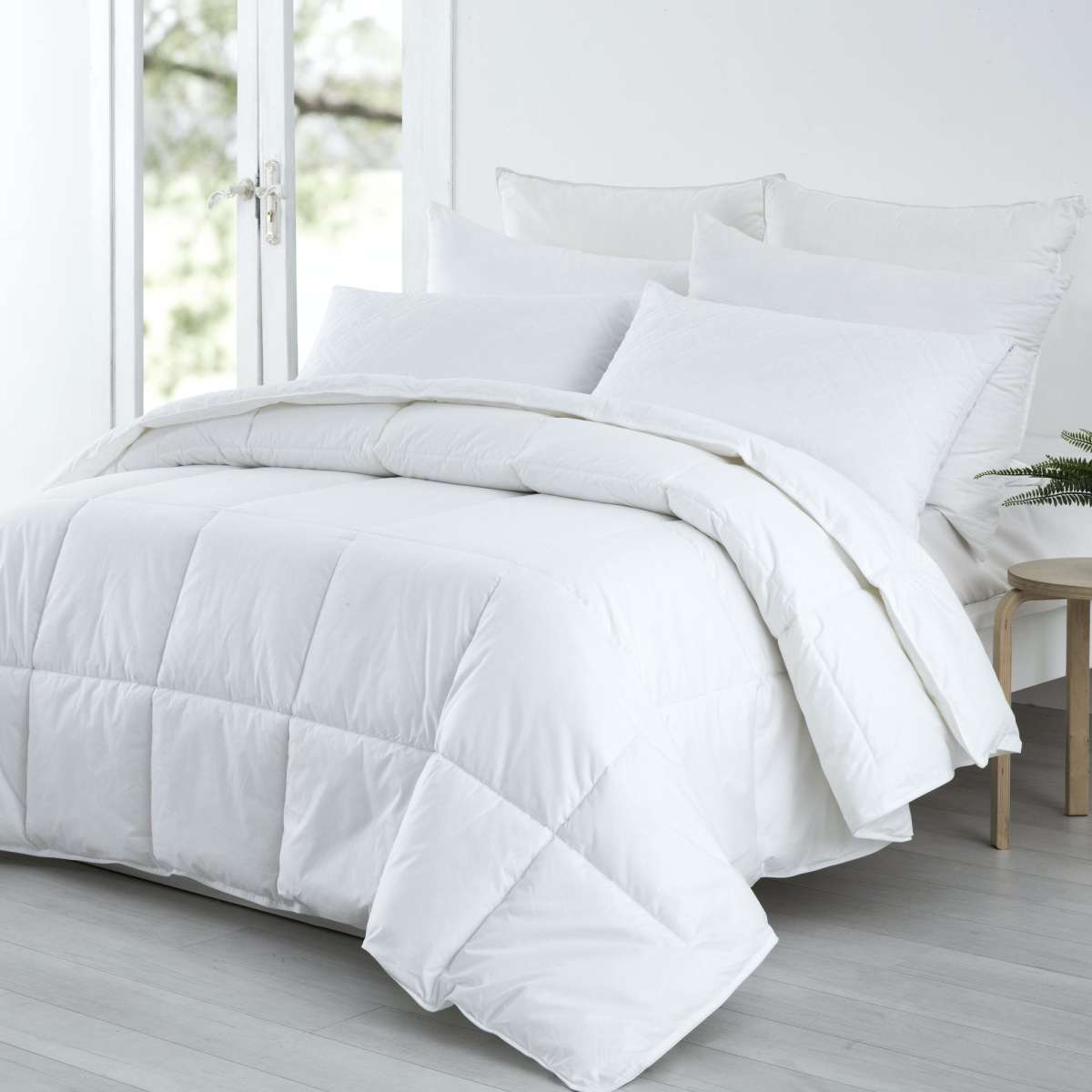 Dreamaker Lightweight Bamboo & Polyester Blend Quilt Queen Bed