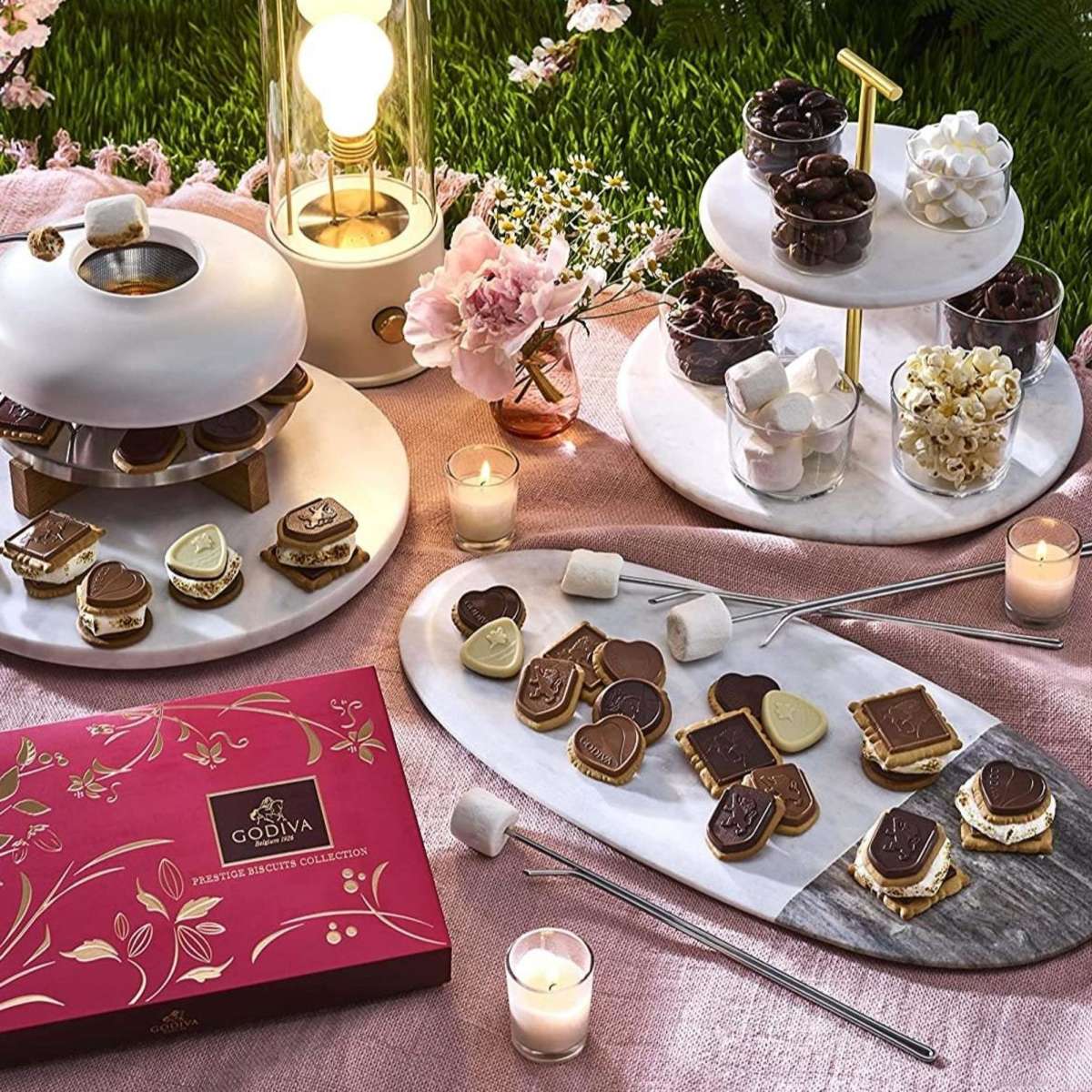 Godiva Premium Assorted Milk & Dark Chocolate Biscuits Box, 32 Pieces