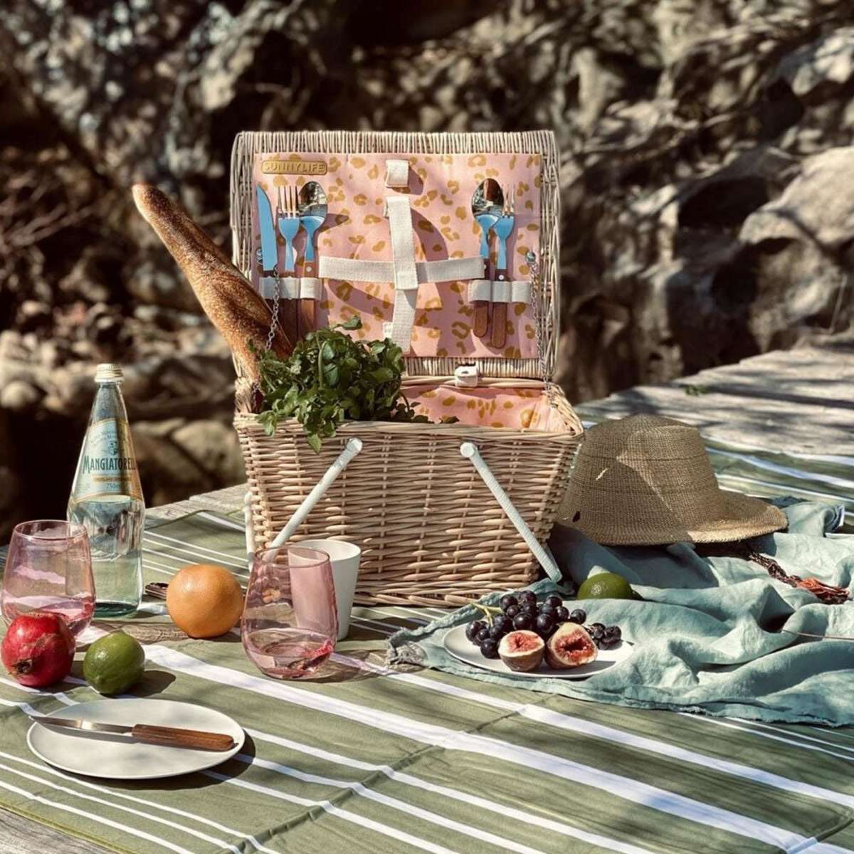 SUNNYLIFE Picnic Blanket Olive & Neon Pomelo Woolworths