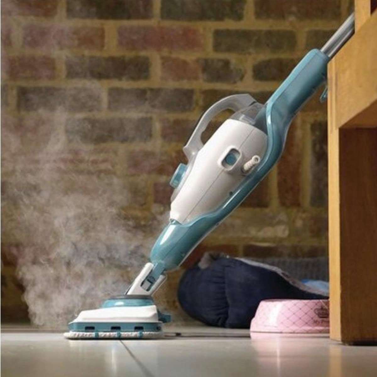 Black & Decker 1600W 2in1 SteamMop with Delta Head, SteaMitt and 15
