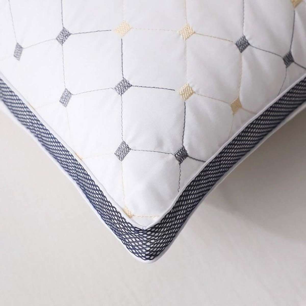 Queling 4 Pack Hotel Quality Pillow Checked Ultra Plush Soft Home Bed