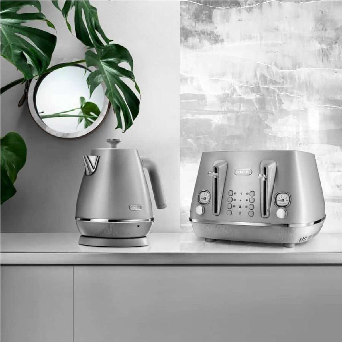 DeLonghi Distinta Perla 4 Slice Toaster Silver CTIN4003S