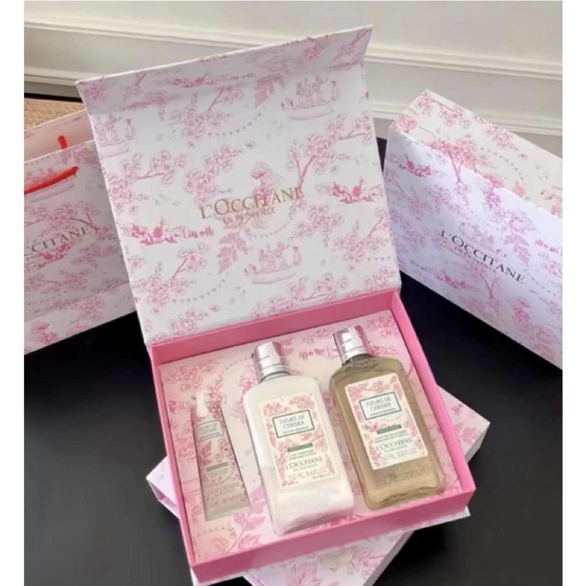 L'Occitane en Provence Green Raisins Love Sakura three piece gift box
