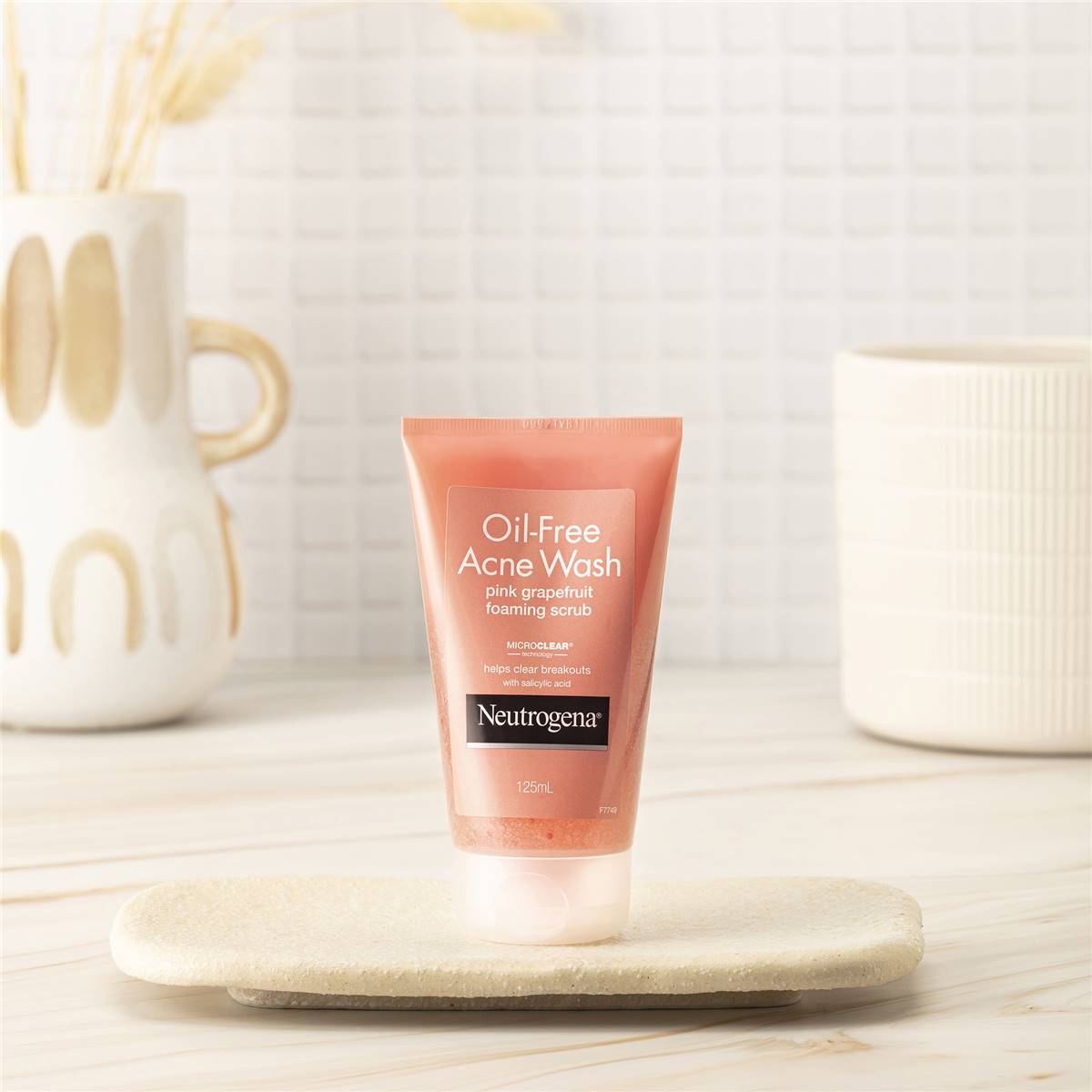 Neutrogena Oil Free Acne Wash Pink Grapefruit Foaming Scrub 125ml