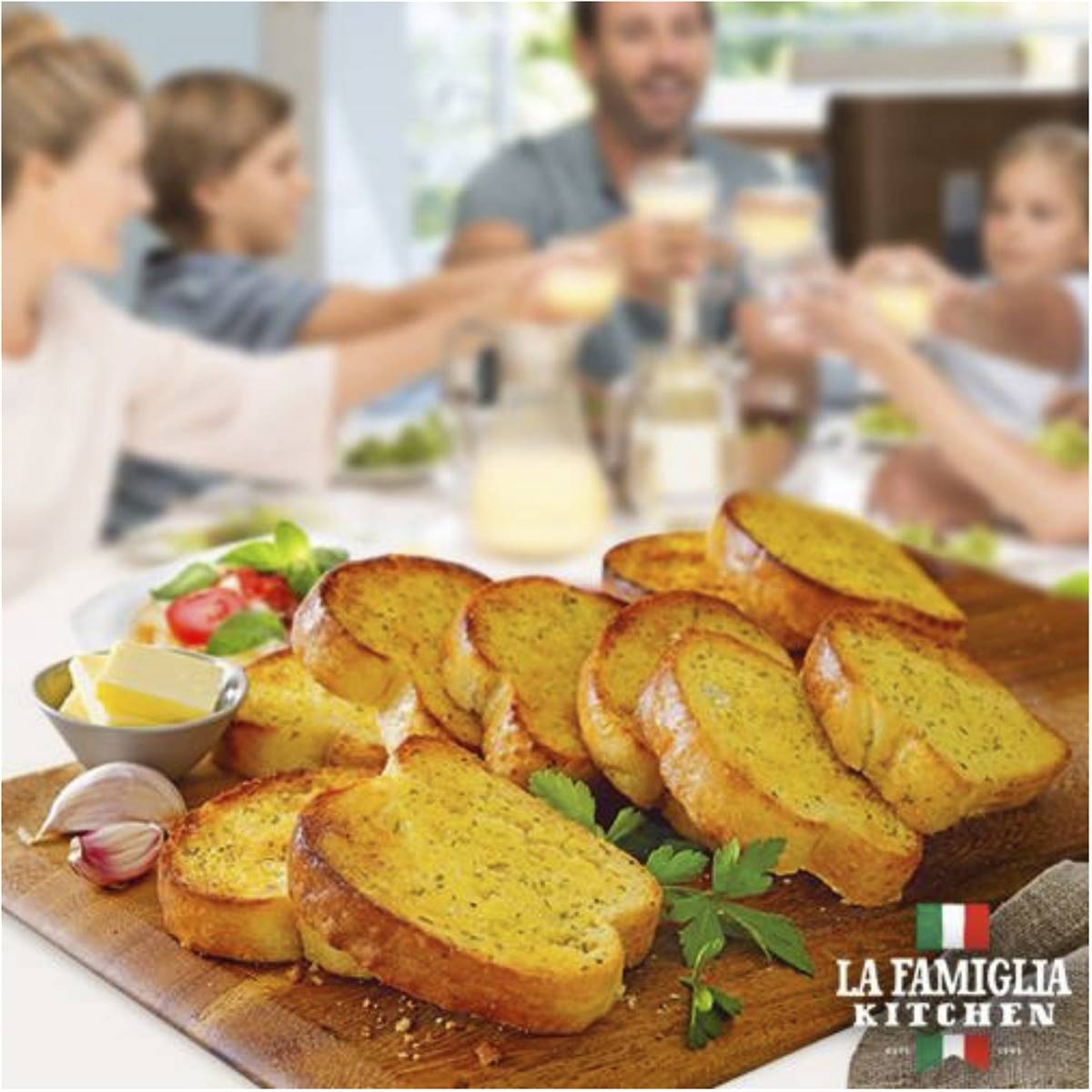 La Famiglia Garlic Bread Slices 270g Woolworths